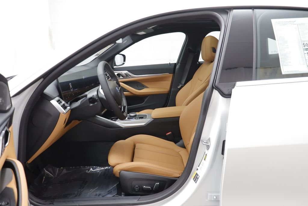 New 2026 Mineral White Metallic BMW xDrive40 image 6