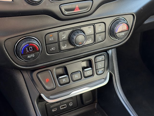 Used 2021 Gray GMC SLE image 25