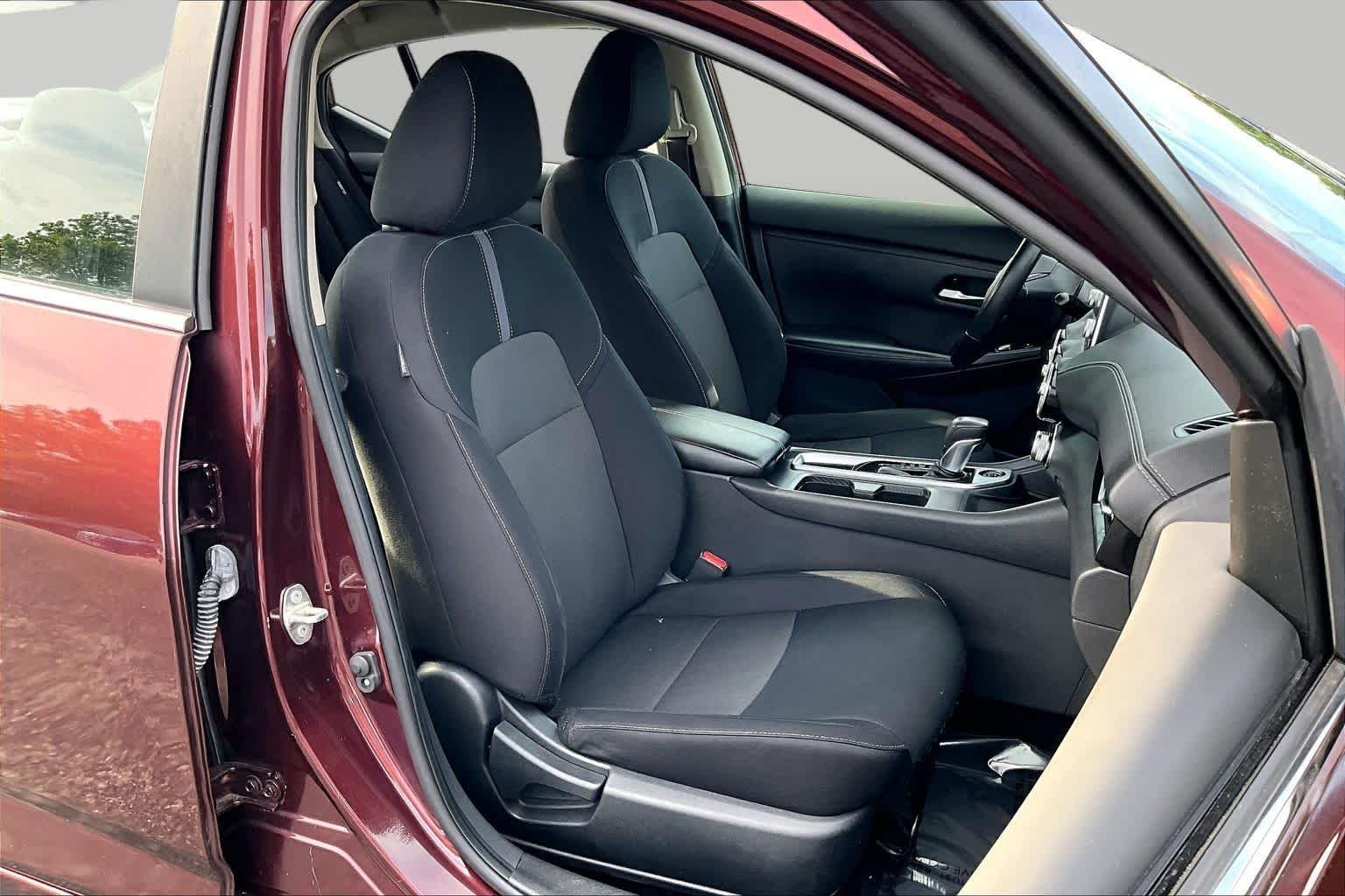 Used 2023 Rosewood Metallic Nissan SV image 9