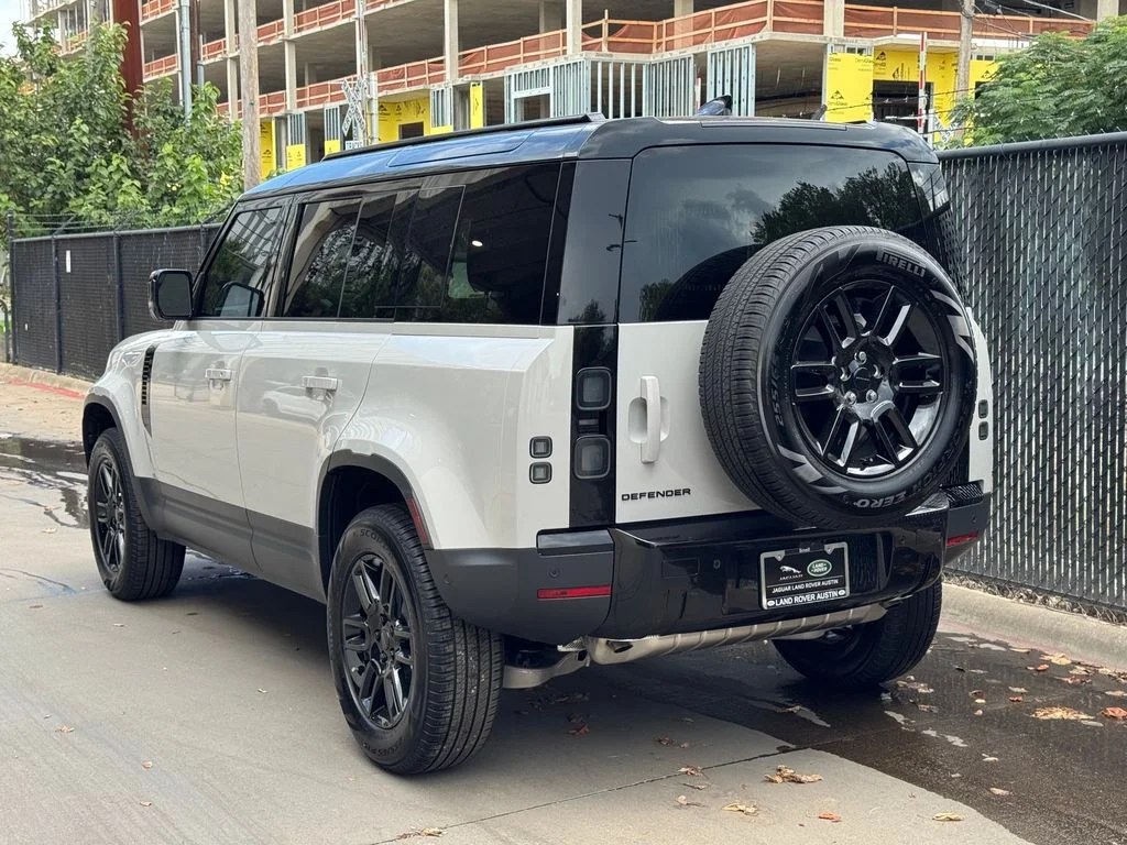 New 2026 Fuji White Land Rover S image 6