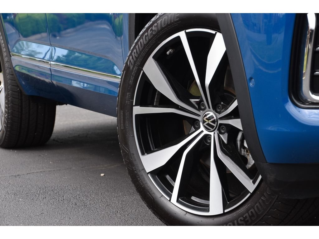 Used 2025 Blue Volkswagen 2.0T SEL Premium R-Line image 10