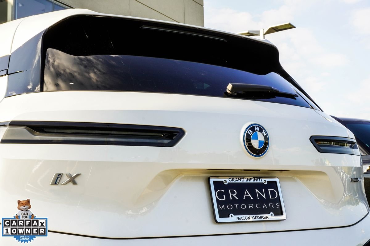Used 2024 White BMW xDrive50 image 13