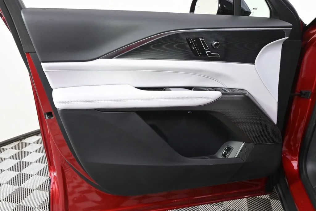 2026 Cadillac LYRIQ Luxury - Photo 22
