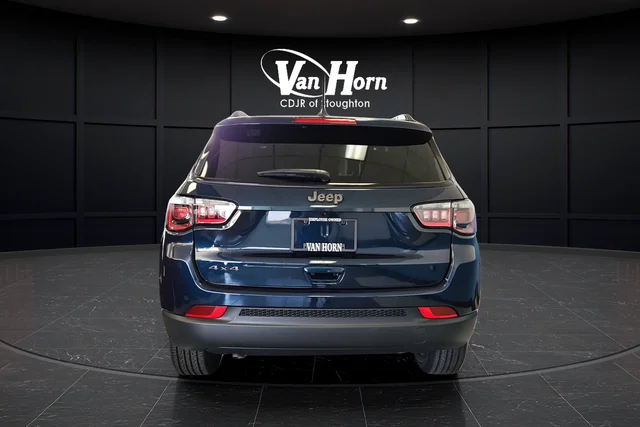 New 2026 Fathom Blue Pearl-Coat Exterior Paint Jeep Latitude image 6