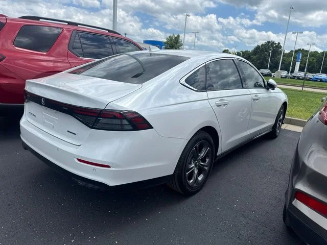 Used 2025 White Honda EX-L image 4