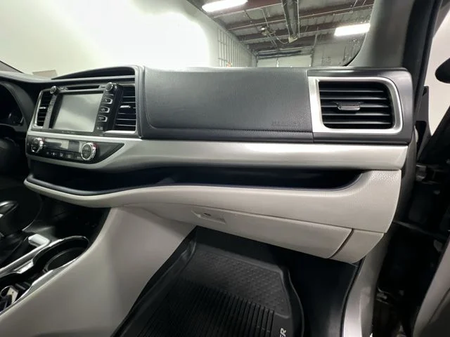 Used 2018 Gray Toyota XLE image 30