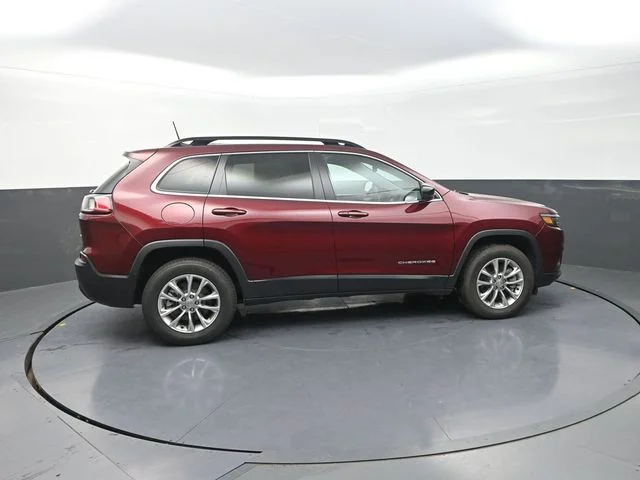 Used 2022 Red Jeep Latitude Lux image 11