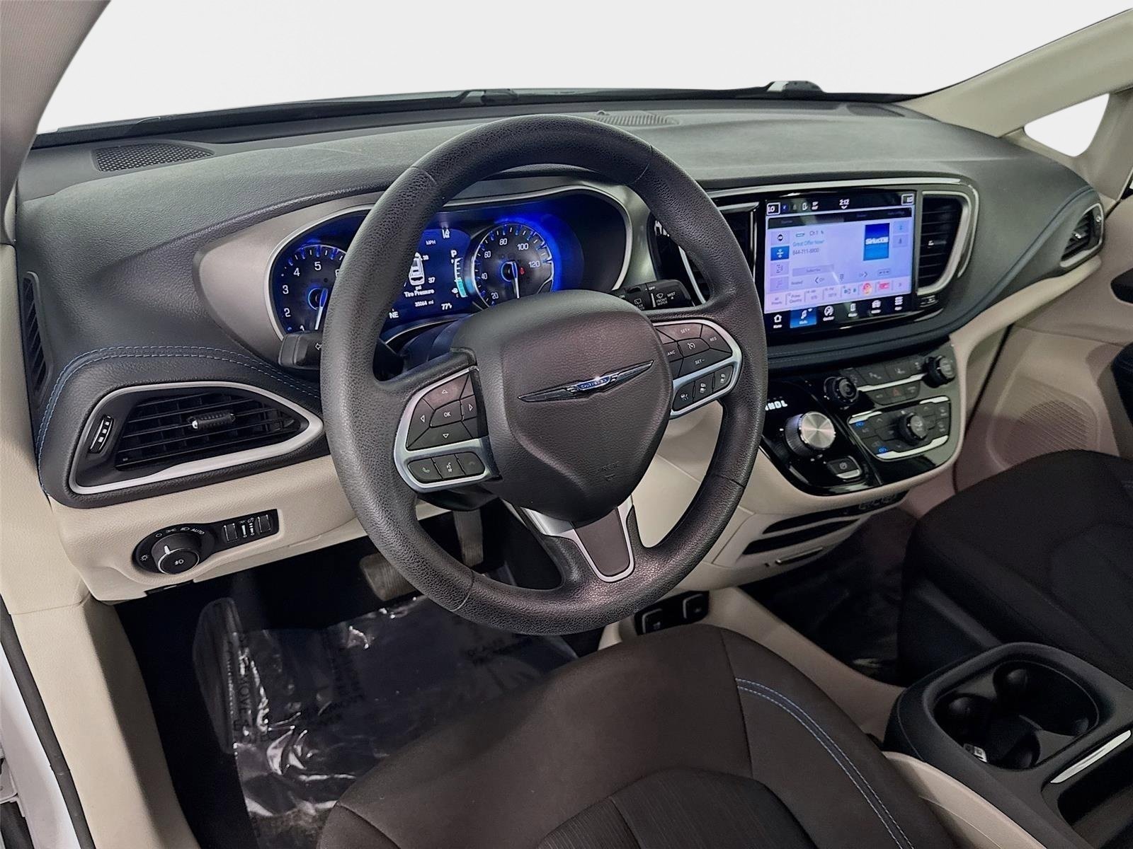 Used 2021 Bright White Clearcoat Chrysler Touring image 9