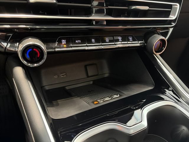 2027 Chevrolet Traverse Z71 - Photo 24