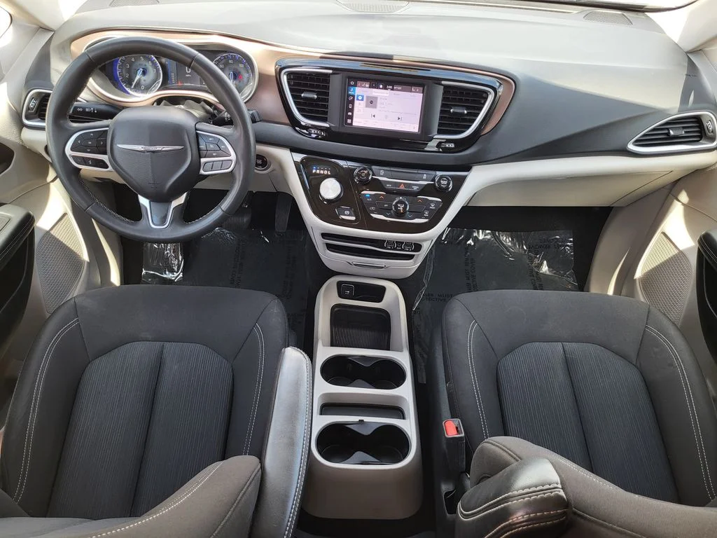 Used 2023 White Chrysler LX image 20