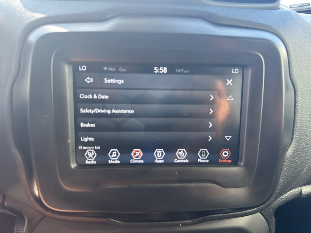 Used 2018 Glacier Metallic Jeep Trailhawk image 31