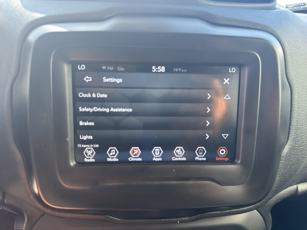 Used 2018 Glacier Metallic Jeep Trailhawk image 31