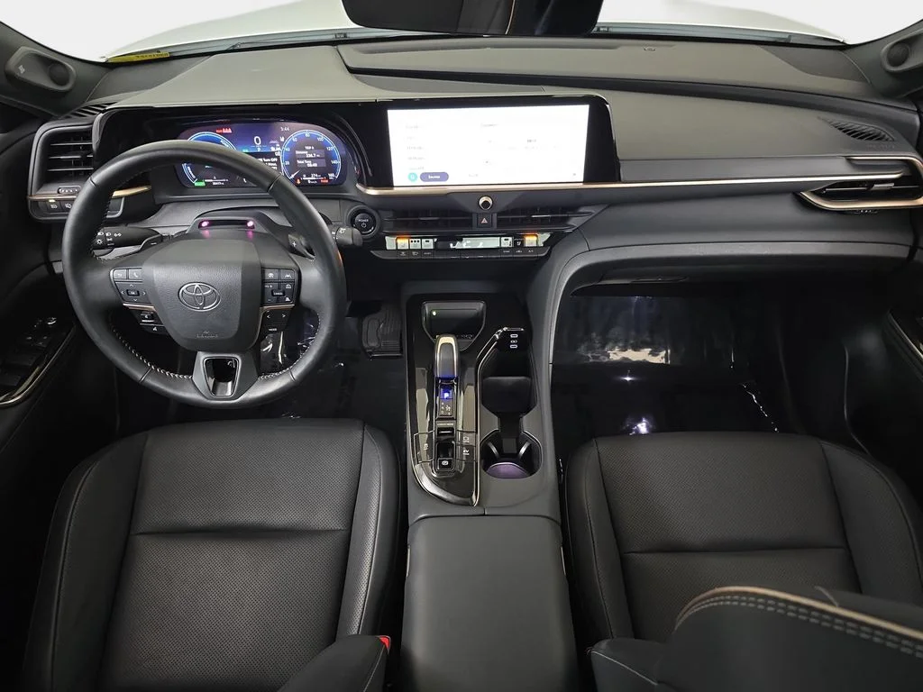 Used 2025 White Toyota Limited image 12