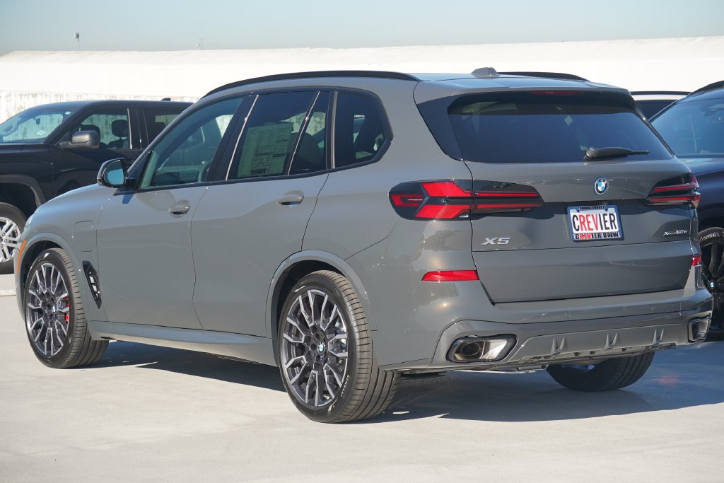 Used 2026 Dravit Gray Metallic BMW xDrive50e image 8