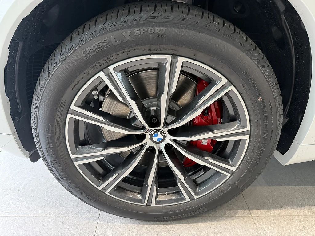 New 2026 Mineral White Metallic BMW xDrive50e image 8