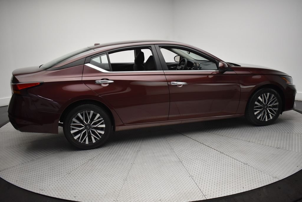 Used 2024  Nissan 2.5 SV image 4
