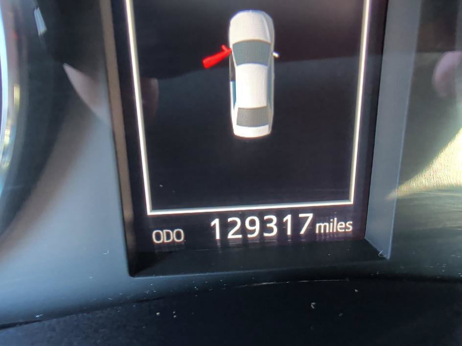 Used 2018 Classic Silver Metallic Toyota SE image 22