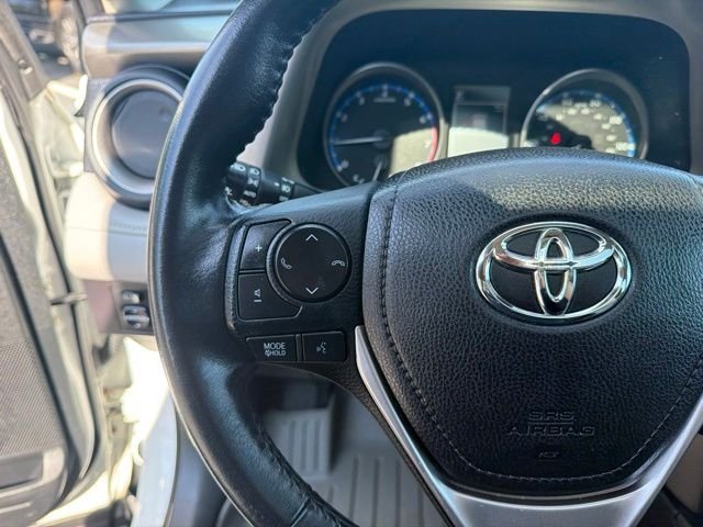 Used 2018 Super White Toyota XLE image 15