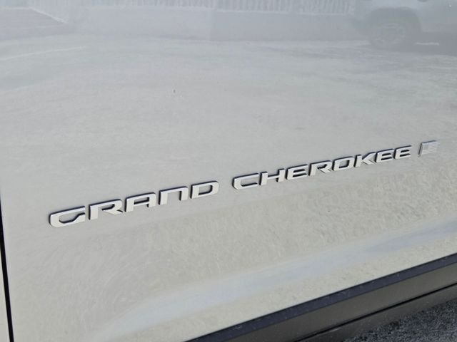 New 2026 Silver Zynith Exterior Paint Jeep Laredo image 12