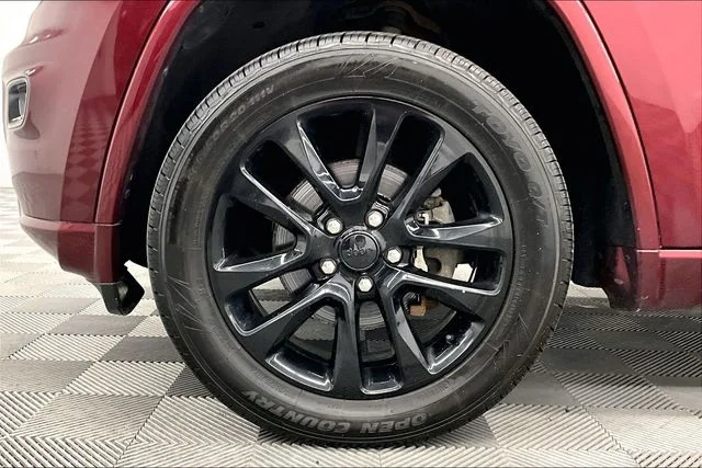 Used 2020 Velvet Red Pearlcoat Jeep Altitude image 10