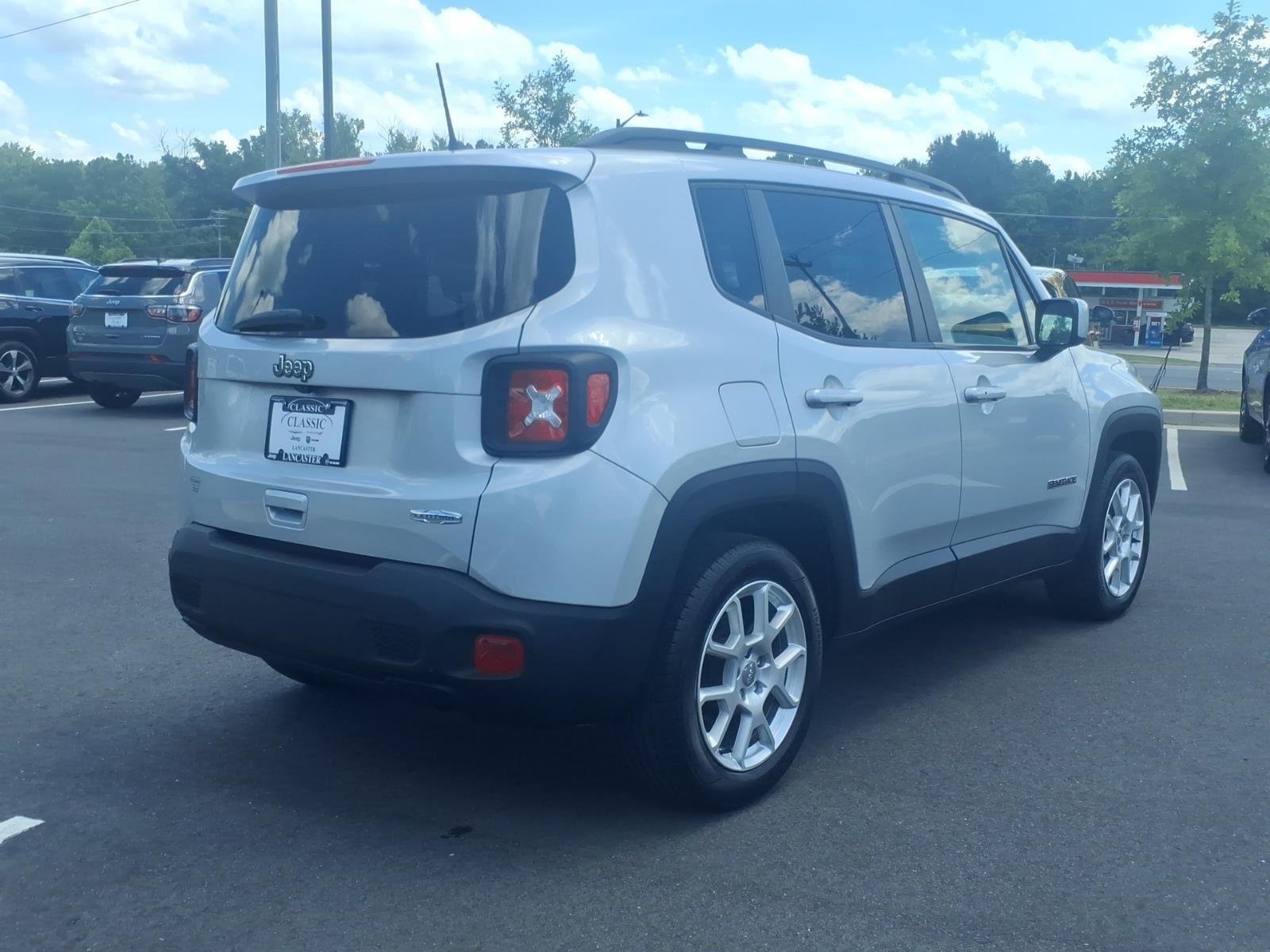 Used 2019 Glacier Metallic Clearcoat Jeep Latitude image 2