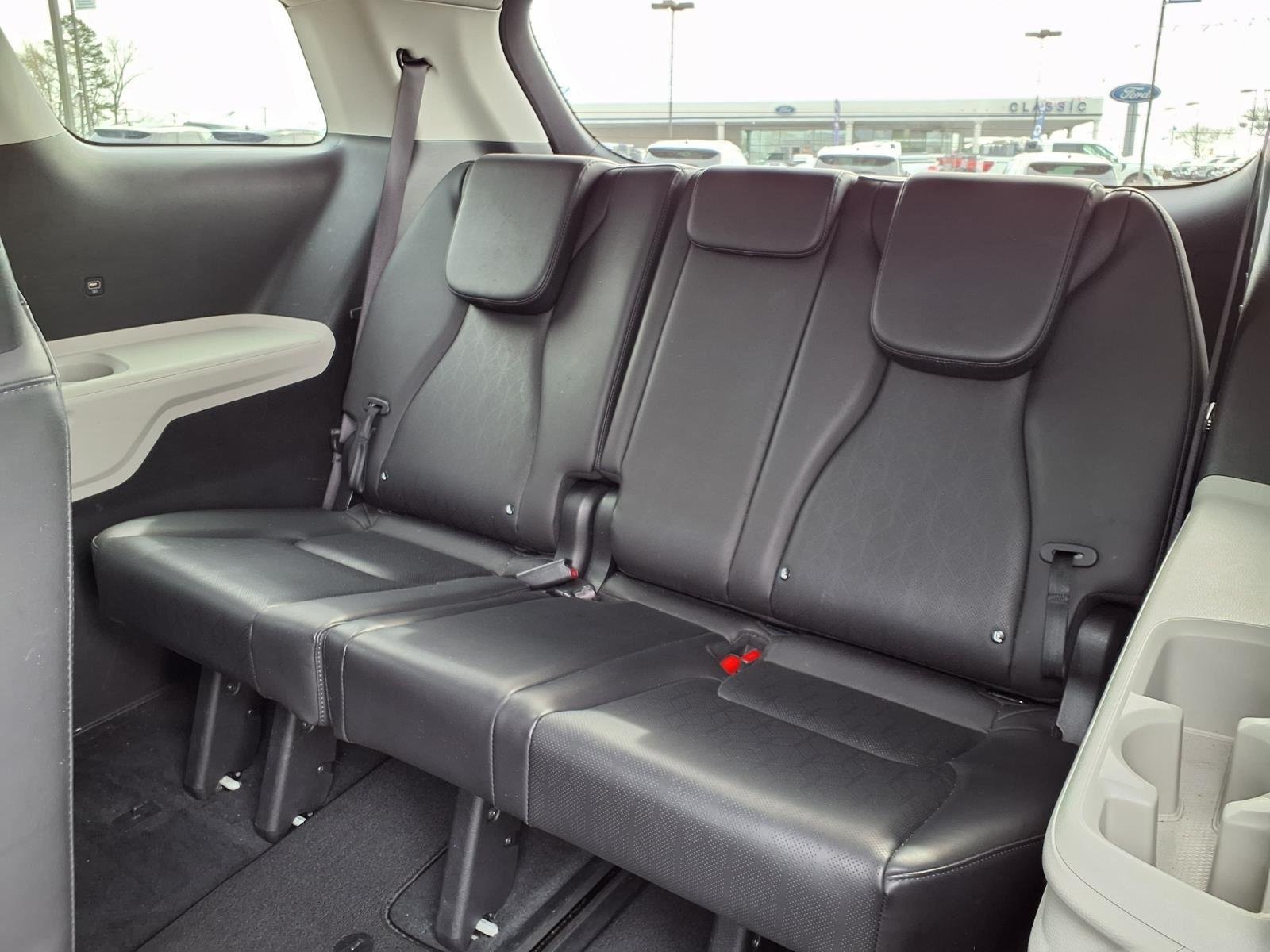 Used 2024 Snow White Pearl Kia LX image 21