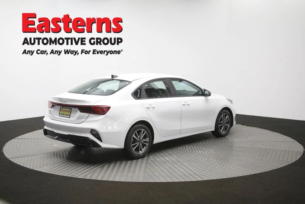 Used 2022 White Kia LXS image 40
