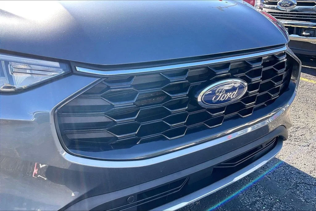 Used 2025 Gray Ford ST-Line image 31