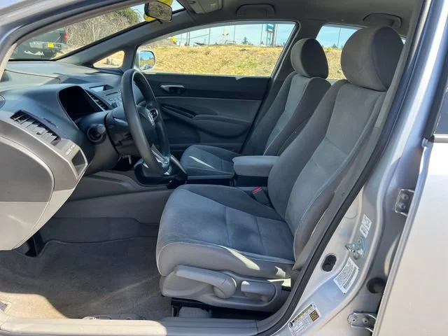 Used 2009 Alabaster Silver Metallic Honda LX image 15