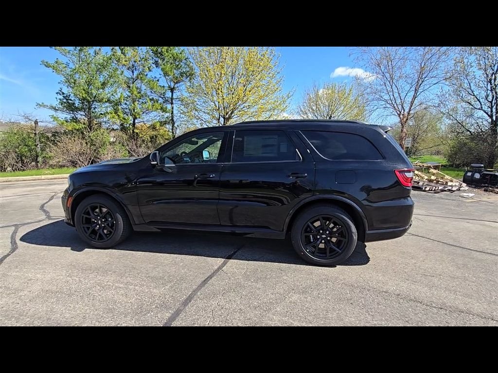 New 2026 Diamond Black Clear-Coat Exterior Paint Dodge GT Plus HEMI V8 image 5