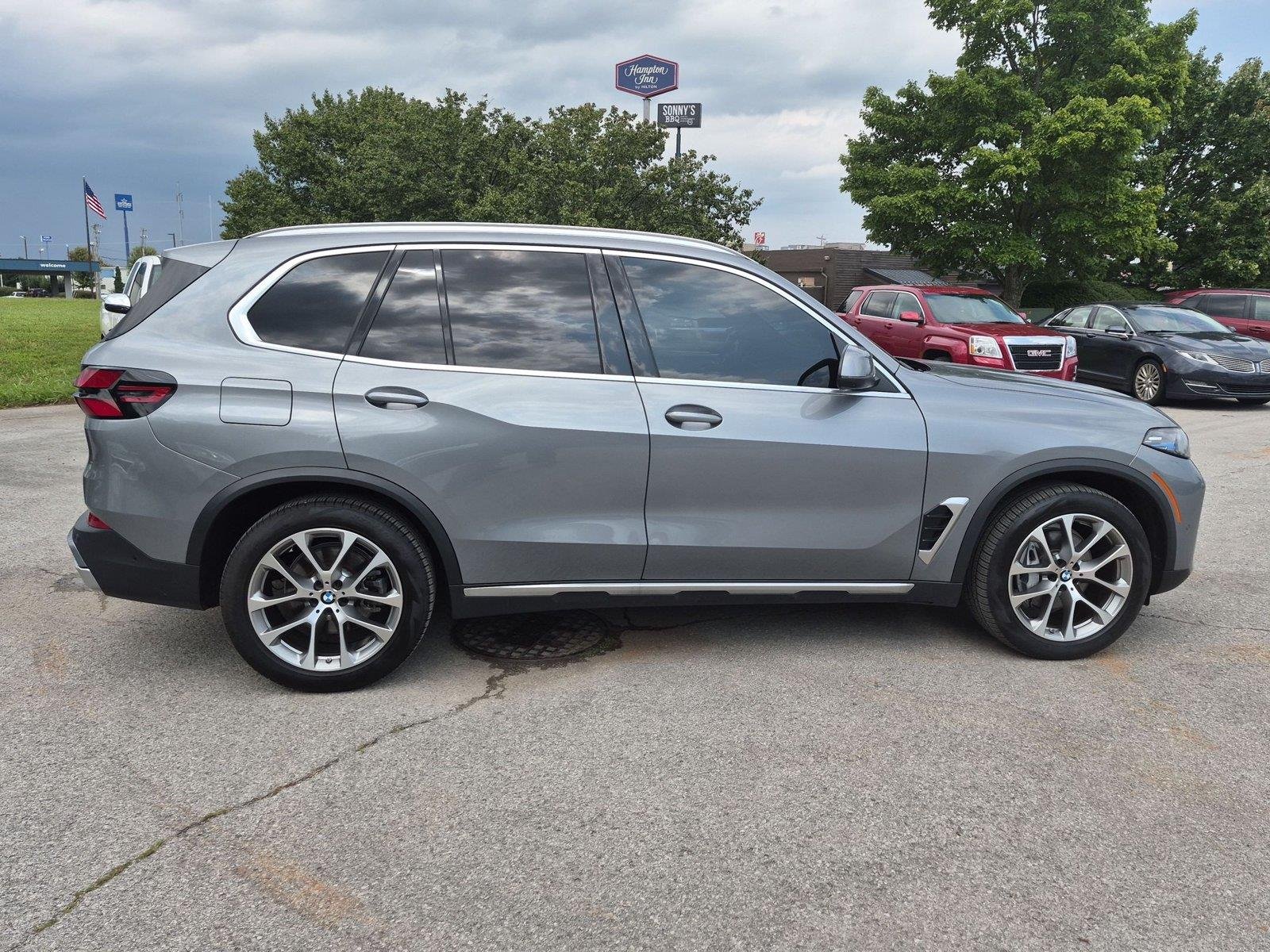 Used 2025 Skyscraper Grey Metallic BMW xDrive40i image 6