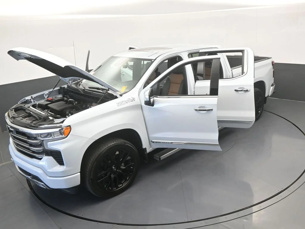 Used 2026 Summit White Chevrolet High Country image 80