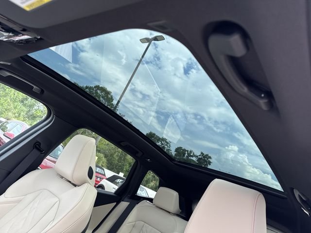 New 2026 Mineral White Metallic BMW 30 xDrive image 23