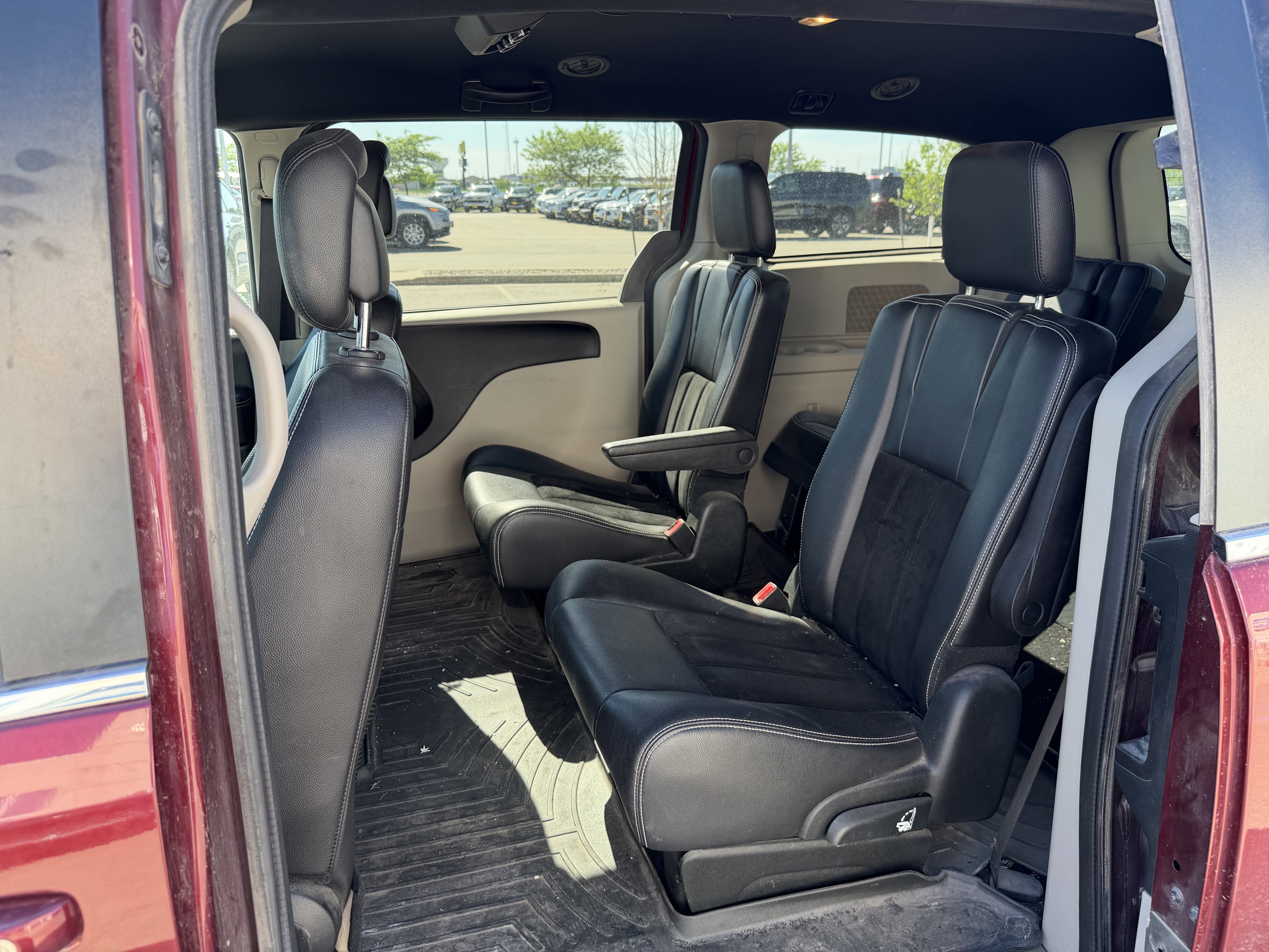 Used 2018 Octane Red Pearlcoat Dodge SXT image 8