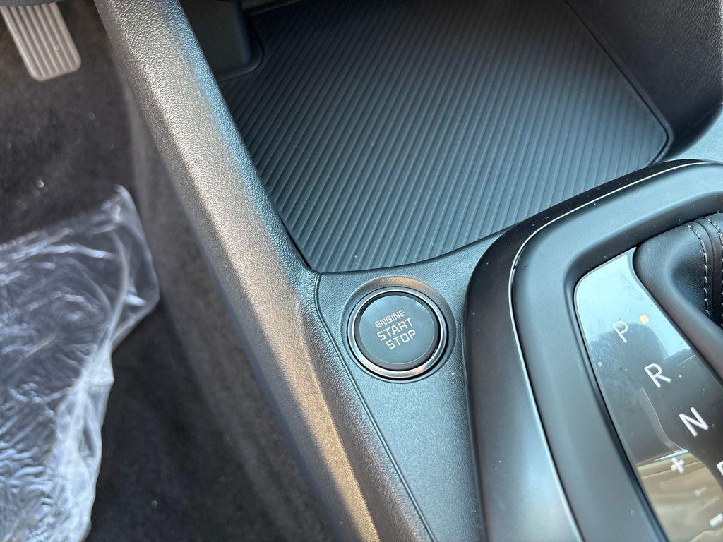 New 2026 Snow White Pearl Kia LXS image 17