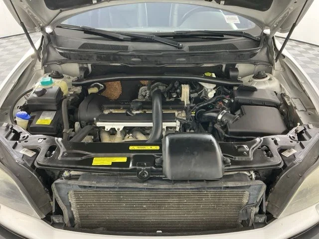 Used 2005 Silver Volvo 2.5T image 28