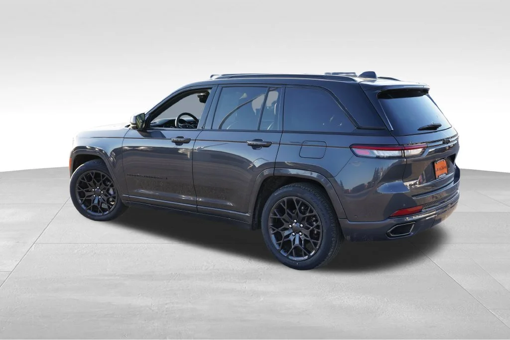 Certified Used 2025 Gray Jeep Summit image 9