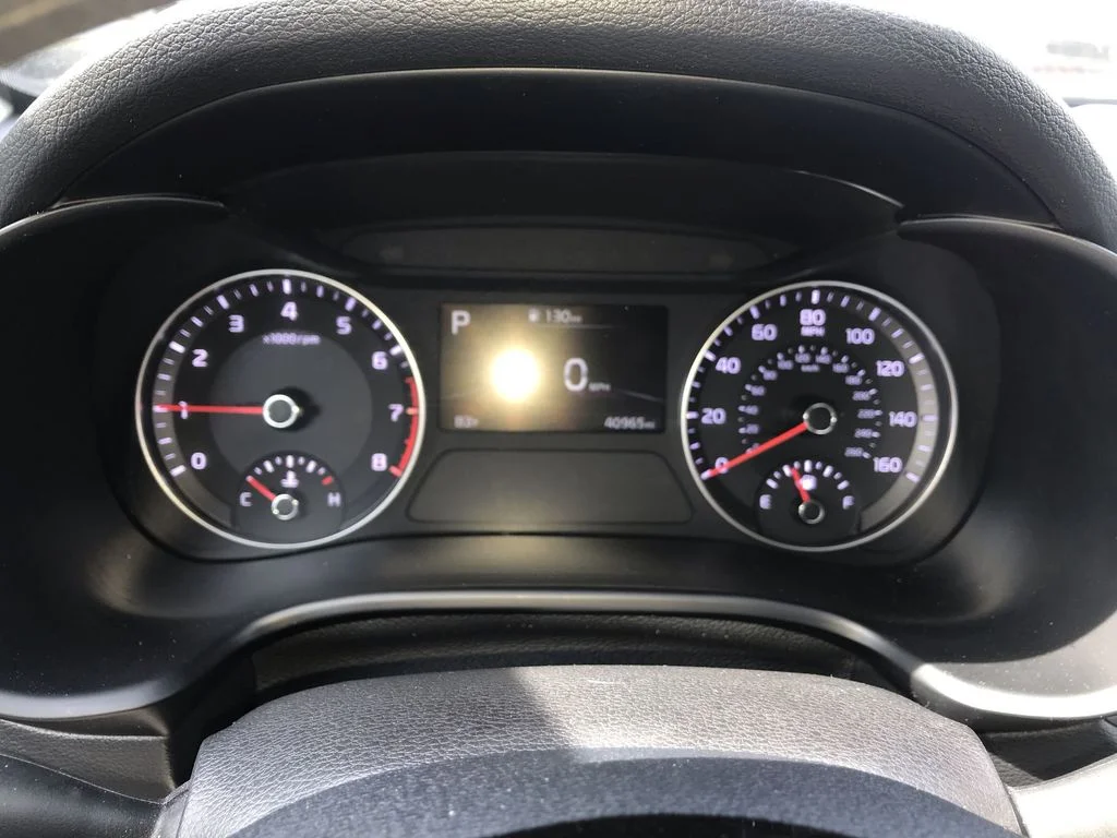 Used 2022 Red Kia LXS image 15