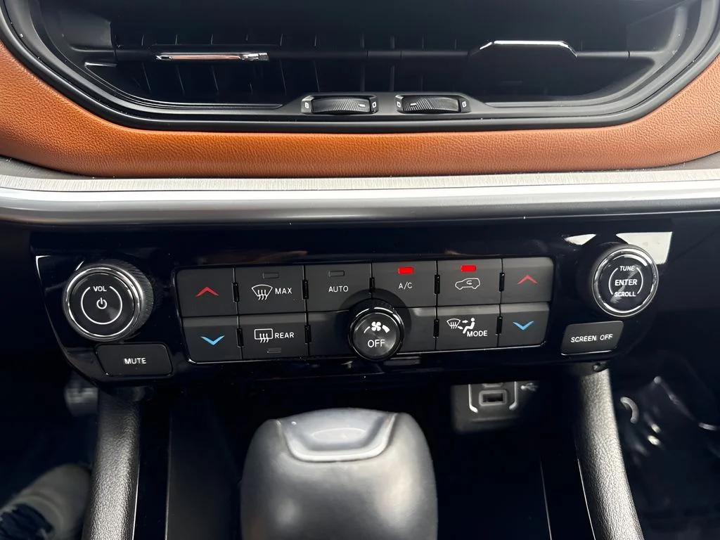 Used 2025 White Jeep Limited image 10