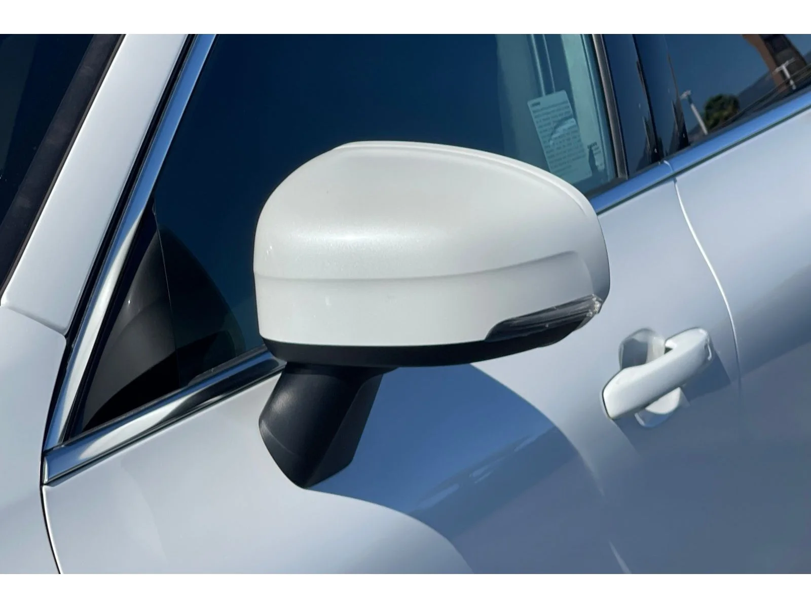 Used 2018 Ice White Volvo Momentum image 52