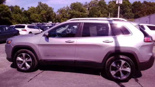 Used 2019 Silver Jeep Limited image 8