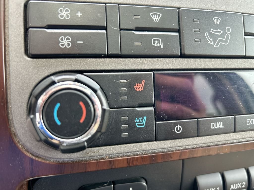 Used 2011  Ford Lariat image 26