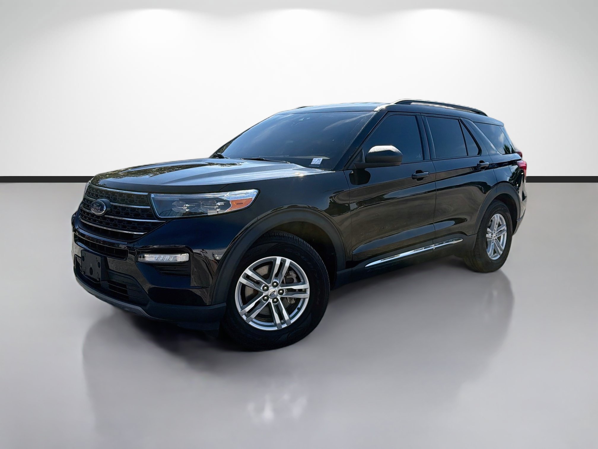 Used 2023 Black Metallic Ford XLT image 1