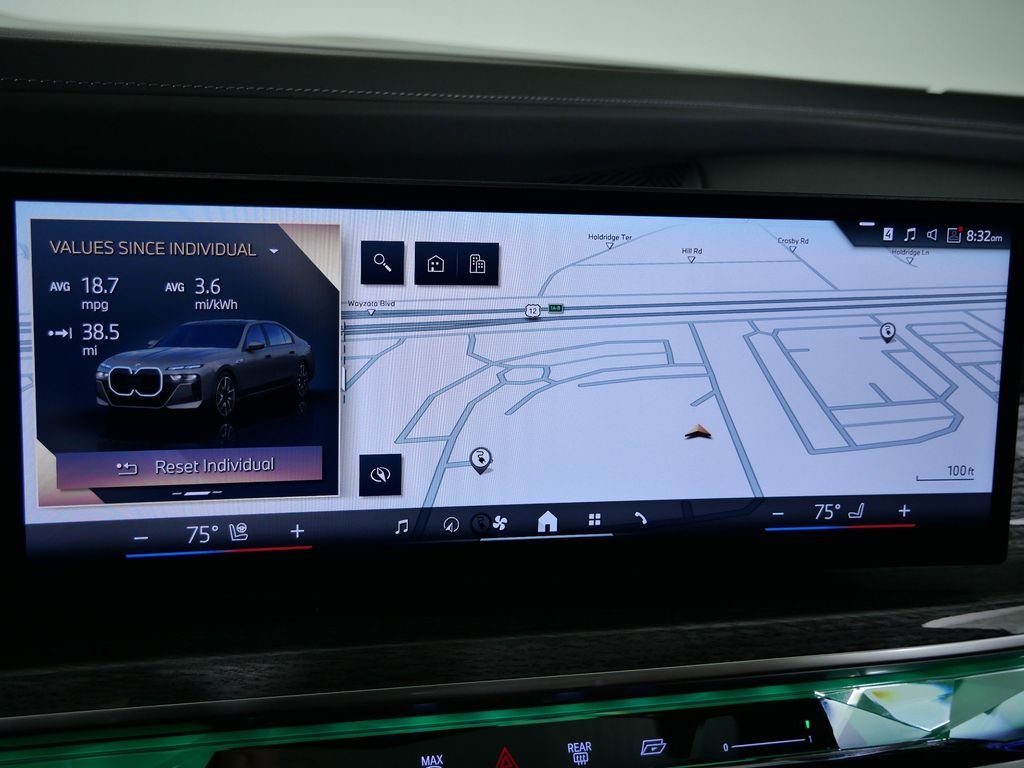 2025 BMW 7 Series 750e - Photo 42
