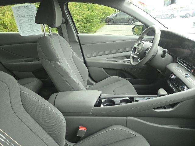 Used 2024 Gray Hyundai SEL image 4
