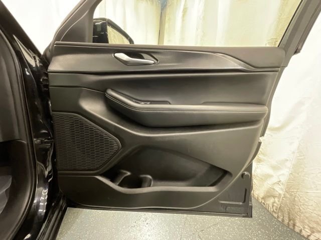 Used 2023 Black Jeep Altitude image 22