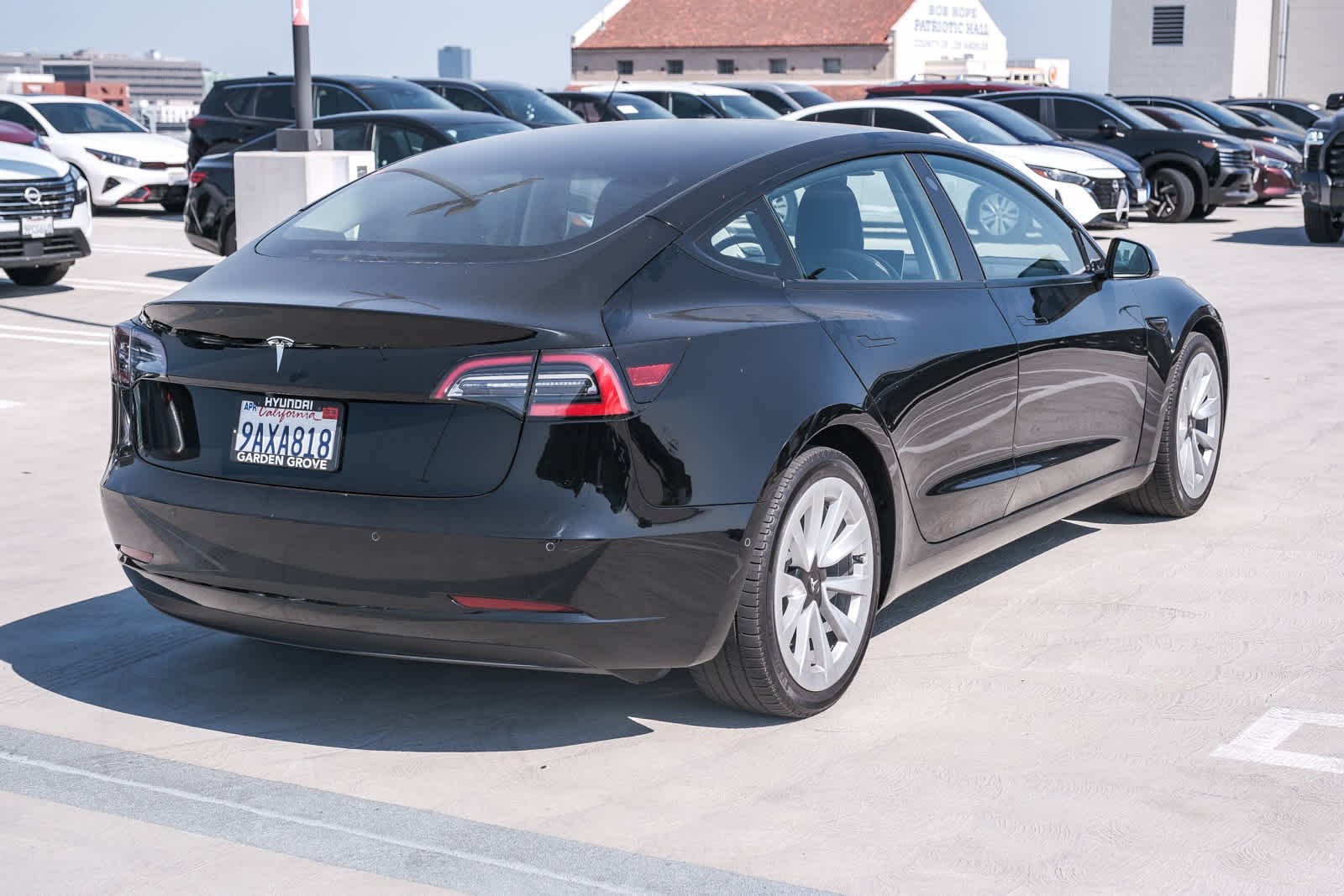 Used 2022  Tesla  image 4