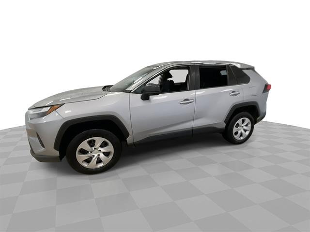 2023 Toyota RAV4 LE, photo 6 of 12