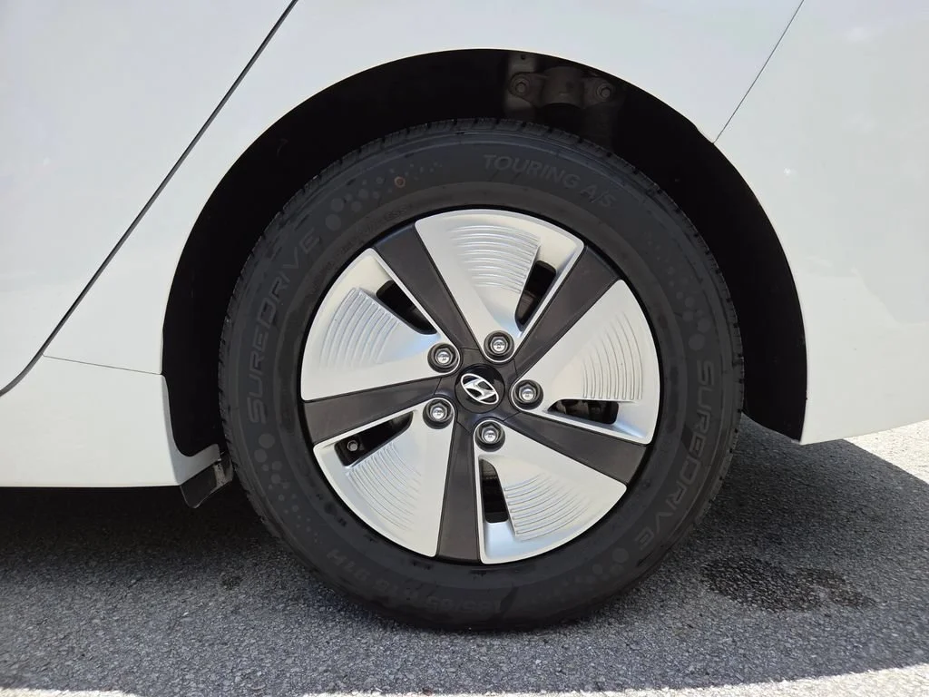 Used 2021 Ceramic White Hyundai Blue image 20
