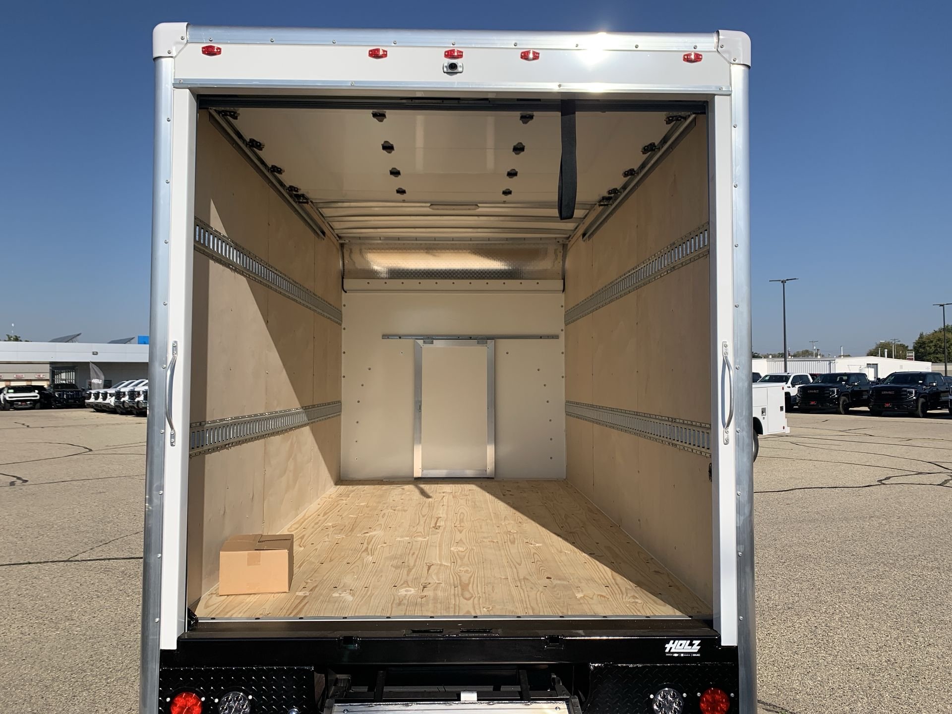 New 2025 Summit White GMC 1WT image 32